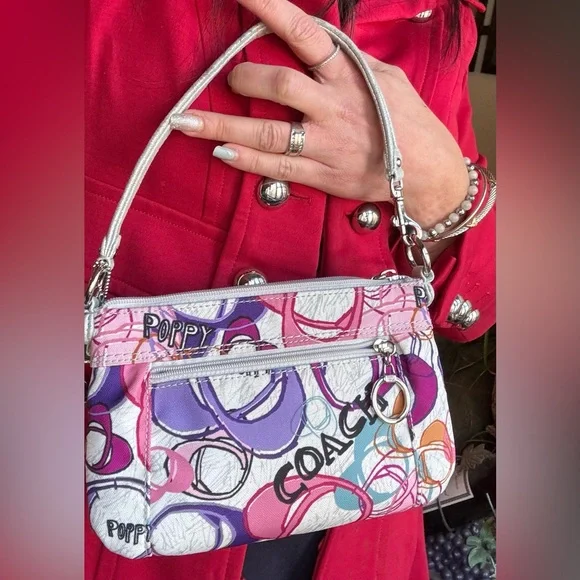 Authentic COACH 1941 POPPY shimmery Leather/thick Cotton zip closure wristlet - Picture 12 of 14